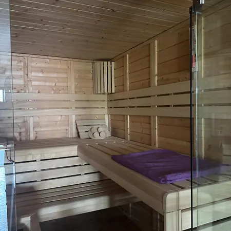 Beim Goldenen Dackel -atelierhaus Im Hof * Ubach-Palenberg