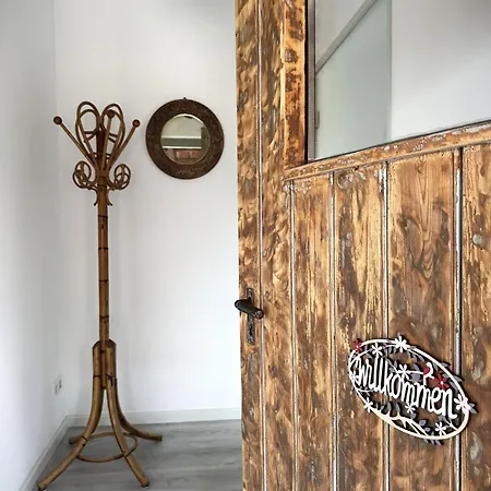 Beim Goldenen Dackel -atelierhaus Im Hof * Ubach-Palenberg