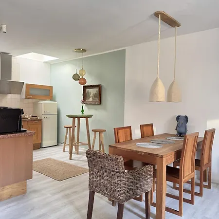 Beim Goldenen Dackel -atelierhaus Im Hof * Ubach-Palenberg