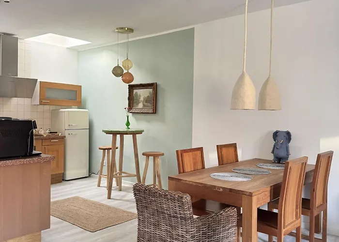 Beim Goldenen Dackel -atelierhaus Im Hof * Ubach-Palenberg